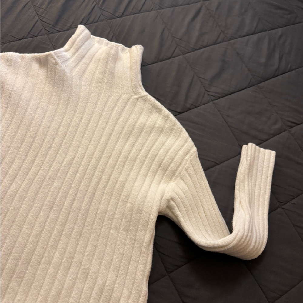 Chic Cream Ribbed Turtleneck Sweater - Picture 3 of 8